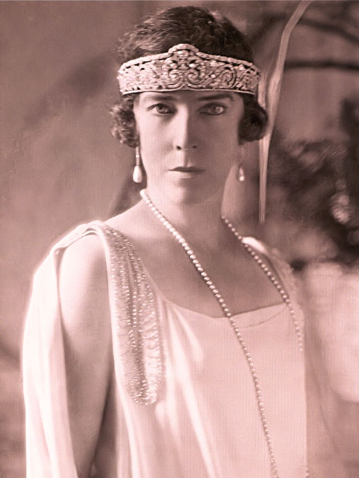 Queen Elisabeth of Belgium's Cartier 